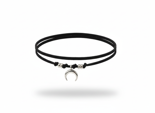 Girocollo in velluto nero con pendente a forma di luna