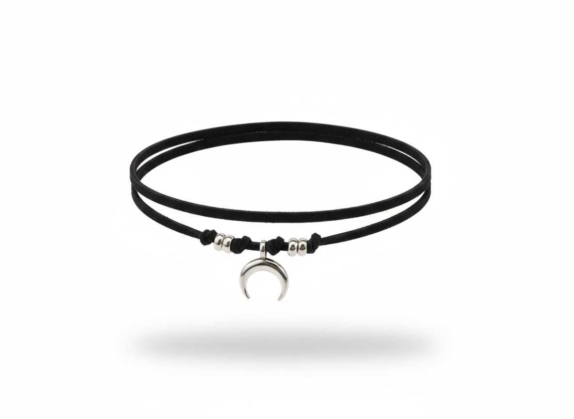 Girocollo in velluto nero con pendente a forma di luna